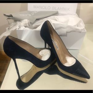 Manolo Blahnik heels NEW blue suede 37 leather tip